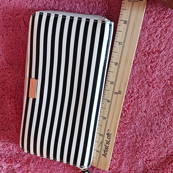 Kate Spade New York Black & White Striped  Wallet With Multiple Card Slots - Picture 8 of 8